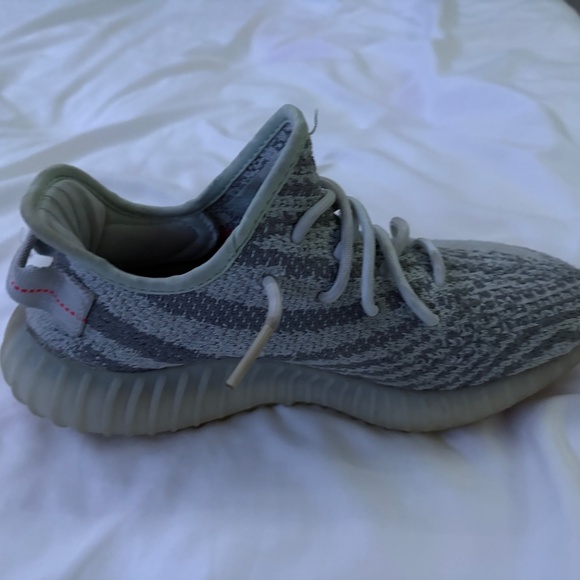 Yeezy 350 - Picture 2 of 4